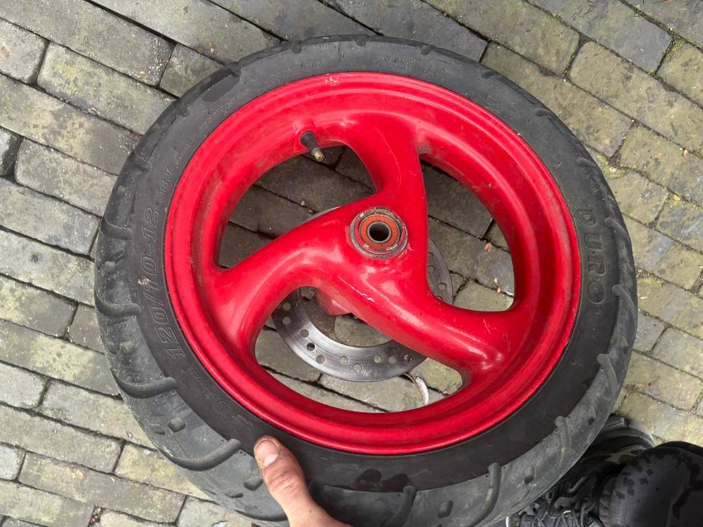 Voorwiel peugeot vivacity, Fietsen en Brommers, Brommeronderdelen | Algemeen, Overige typen, Ophalen of Verzenden