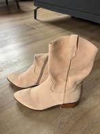 Laarzen suede. Di Lauro. Kleur gebroken wit, maat 38., Kleding | Dames, Schoenen, Ophalen of Verzenden, Zo goed als nieuw, Wit