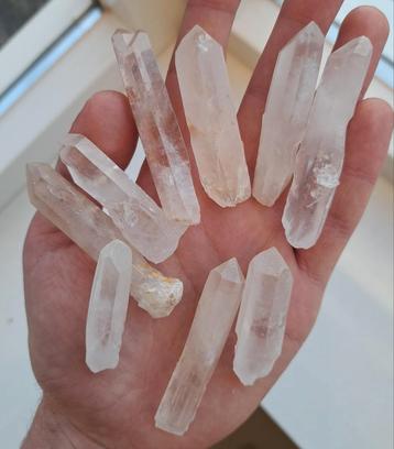 Mooie heldere edelstenen punten Bergkristal edelsteen punt beschikbaar voor biedingen