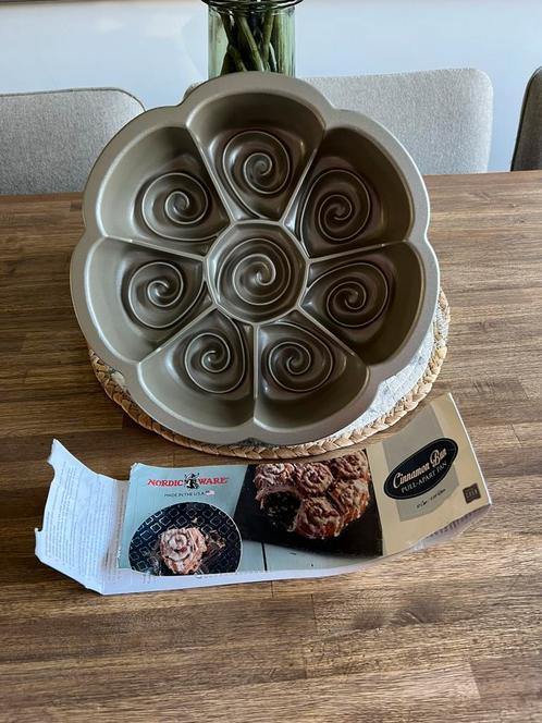 Nordic Ware Cinamon Bun pull-apart pan nieuw, Hobby en Vrije tijd, Taarten en Cupcakes maken, Nieuw, Bakvorm, Ophalen of Verzenden