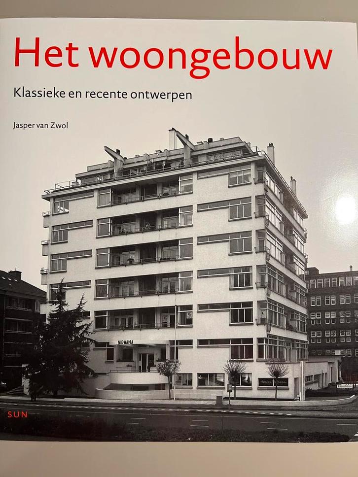 Het Woongebouw - Klassieke & Recente Ontwerpen, Boeken, Kunst en Cultuur | Architectuur, Zo goed als nieuw, Architectuur algemeen