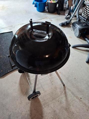Houtskool BBQ met Nieuw Rooster beschikbaar voor biedingen