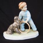 Zsolnay - Jongen met hoepel en hond - Sinko (3053), Verzamelen, Beelden en Beeldjes, Ophalen, Zo goed als nieuw, Mens