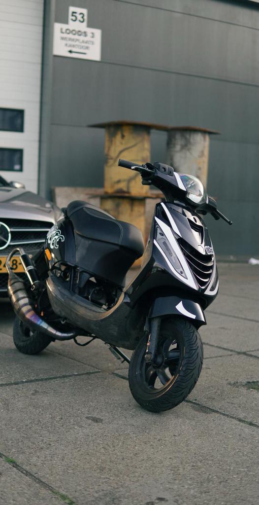 Zip 183cc ac brom, Fietsen en Brommers, Scooters | Piaggio, Zo goed als nieuw, Zip, Maximaal 45 km/u, Benzine, Ophalen