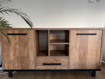 Dressoir beschikbaar voor biedingen