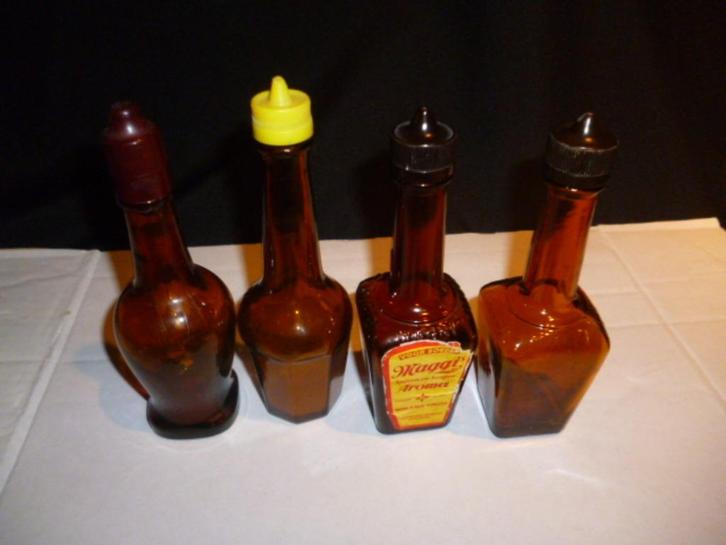 Maggi oude flesjes + houdertjes, Antiek en Kunst, Antiek | Keukenbenodigdheden, Ophalen of Verzenden