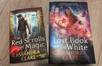 Cassandra Clare: Red Scrolls of Magic & Lost Book of white, Boeken, Ophalen of Verzenden, Zo goed als nieuw