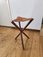 Driepoot krukje - inklapbaar - leer, Huis en Inrichting, Krukjes, Ophalen, Gebruikt, Hout