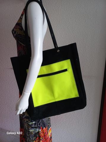 Tas - zwart leren shopper met slangenprint beschikbaar voor biedingen
