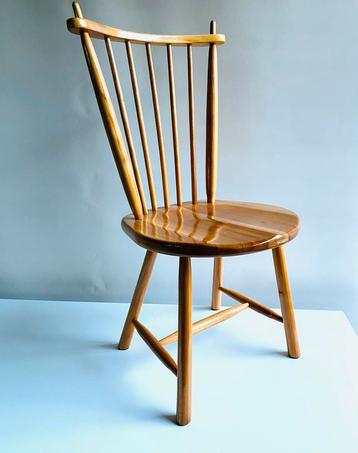 De Ster Geldermalsen pine houten spijlen stoelen (2) beschikbaar voor biedingen