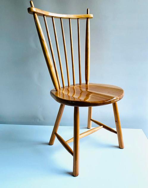 De Ster Geldermalsen pine houten spijlen stoelen (2), Huis en Inrichting, Stoelen, Gebruikt, Twee, Hout, Bruin, Ophalen