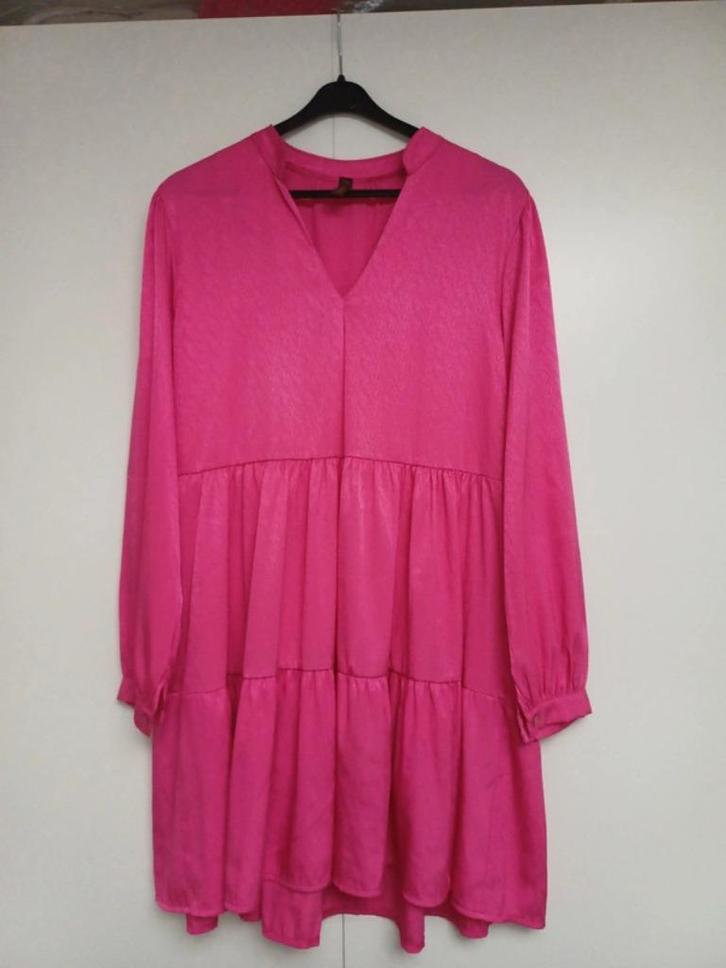 Jurk in Roze, Kleding | Dames, Jurken, Zo goed als nieuw, Maat 38/40 (M), Roze, Boven de knie, Ophalen of Verzenden