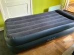 Intex velours Luchtbed met ingebouwde pomp, Caravans en Kamperen, Luchtbedden, Ophalen, Gebruikt, 1-persoons