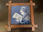 1 ingelijst tegel delft blauw lezende vrouw, Antiek en Kunst, Ophalen of Verzenden