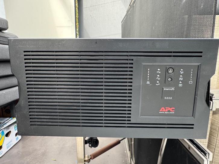 APC smart-UPS 5000 Noodstroom (UPS) voor netwerken, Computers en Software, Noodvoedingen (UPS), Gebruikt, Ophalen of Verzenden