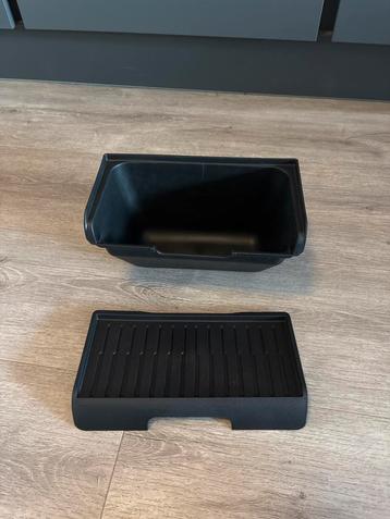 Tesla Model Y Juniper bakje beschikbaar voor biedingen