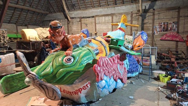 Carnavalswagen / Trekkerombouw tekoop na carnaval 2026, Hobby en Vrije tijd, Feestartikelen, Carnaval, Ophalen