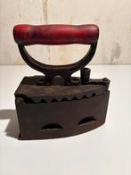 Antieke Kolen Strijkijzer - Made In Polen - Gietijzer, Antiek en Kunst, Ophalen of Verzenden