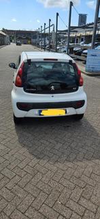 Wit Peugeot 107 met 4 deuren, Auto-onderdelen, Carrosserie en Plaatwerk, Ophalen, Gebruikt, Peugeot, Deur