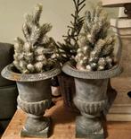 2 Brocante gietijzeren Franse louvre tuinvazen shabby chic, Tuin en Terras, Tuinvazen, Ophalen, Zo goed als nieuw