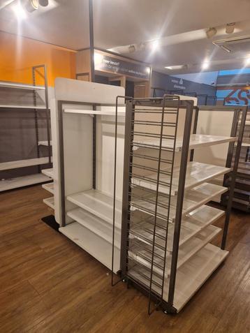 midden winkel stelling showstelling beschikbaar voor biedingen
