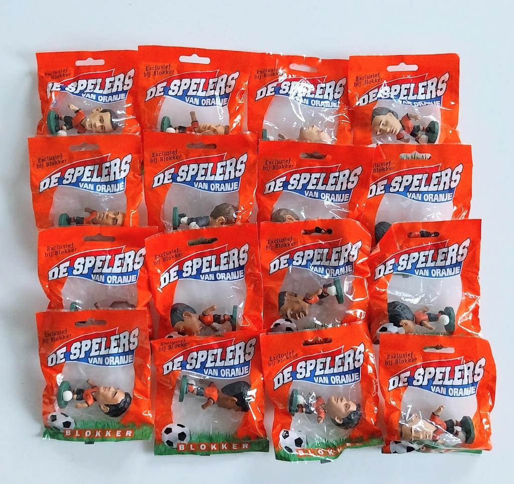 16 voetbalspelers van Oranje., Verzamelen, Sportartikelen en Voetbal, Ophalen of Verzenden