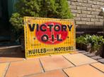 Oud blikken reclame bord victory motor olie geen emaille, Verzamelen, Merken en Reclamevoorwerpen, Ophalen of Verzenden, Zo goed als nieuw