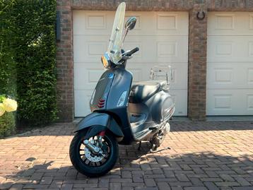 Vespa Sprint 50cc Matgrijs – Incl. helmen & slot beschikbaar voor biedingen