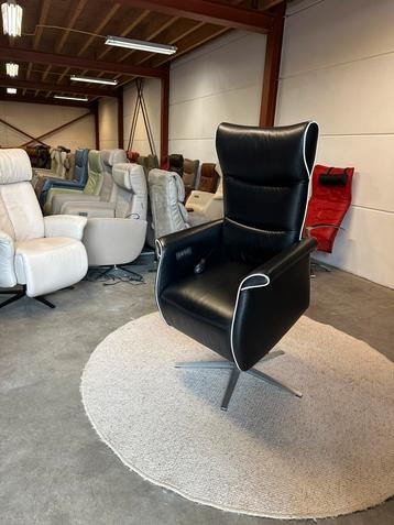 Relaxfauteuil , zwarte leren relax fauteuil sta op stoel  beschikbaar voor biedingen