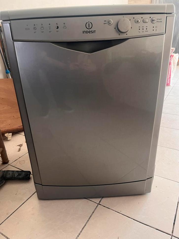 Vaatwasser Indesit, Witgoed en Apparatuur, Vaatwasmachines, Zo goed als nieuw, 85 tot 90 cm, Ophalen