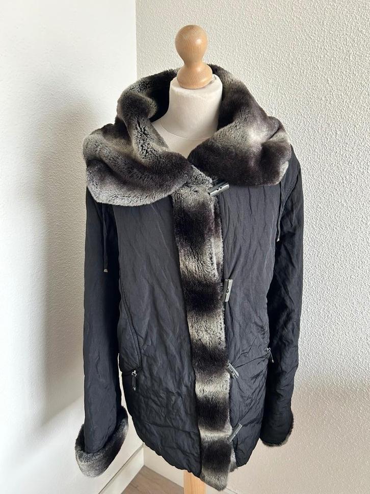 Marcona maat 46 prachtige winter jas 2638, Kleding | Dames, Jassen | Winter, Zo goed als nieuw, Maat 46/48 (XL) of groter, Zwart