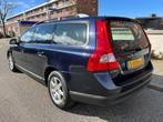 Volvo V70 2.5T Momentum AUT /Airco/Cruise/LMV/Elek. Pakket, Auto's, Zwart, Blauw, 2521 cc, 1567 kg