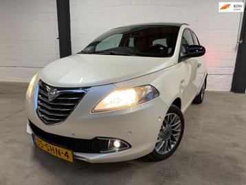 Lancia Ypsilon 0.9 TwinAir Platinum |Panoramadak| |Climate C beschikbaar voor biedingen