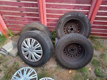 4 All Season Banden met Velgen & Wieldoppen 15 inch beschikbaar voor biedingen