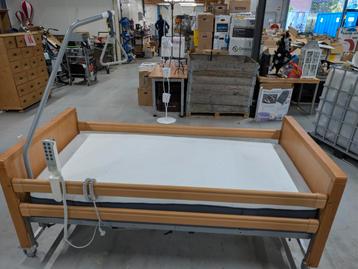 Hoog/Laag Medisch Bed met Papegaai beschikbaar voor biedingen