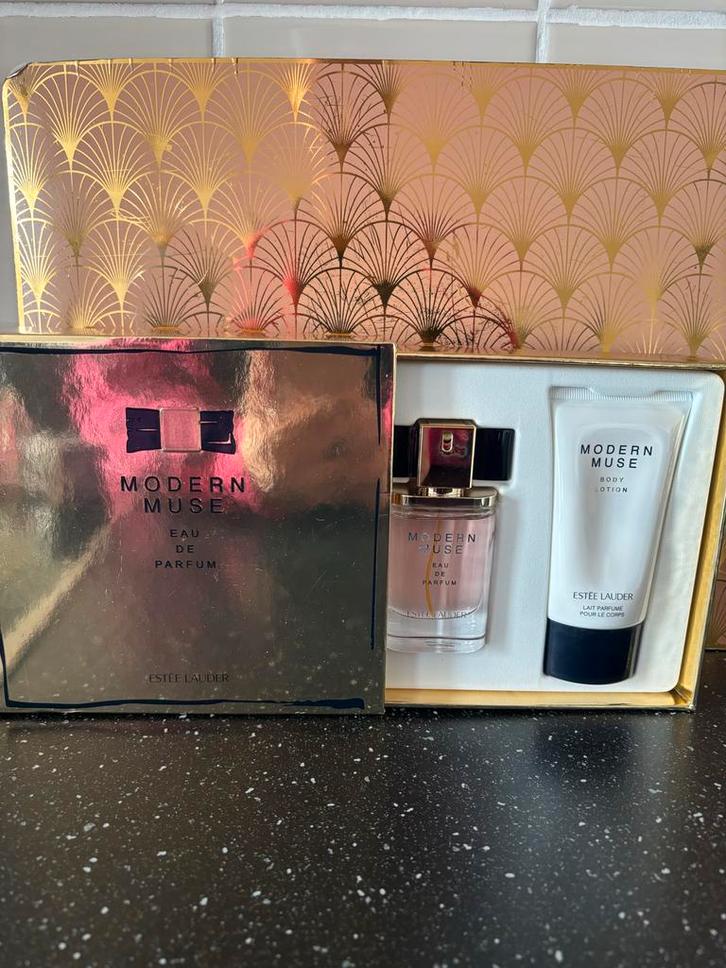 Estee Lauder Modern Muse Parfum Set, Sieraden, Tassen en Uiterlijk, Uiterlijk | Parfum, Nieuw, Ophalen of Verzenden