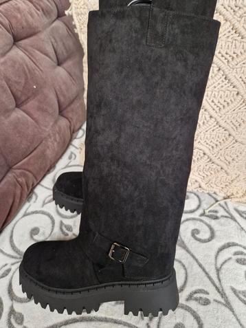 Nieuwe zwarte laarzen maat 40 beschikbaar voor biedingen