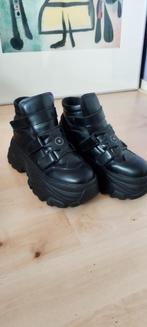 Laarzen zwart met 38 plateau zool snickers, Ophalen of Verzenden, Zo goed als nieuw, Zwart