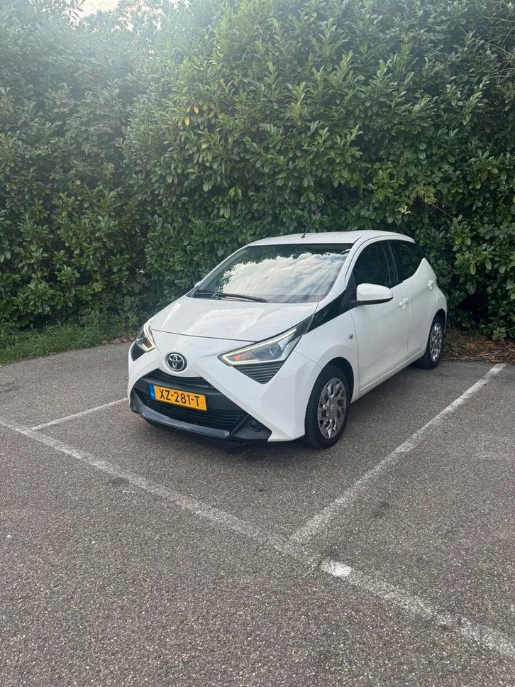 Toyota Aygo 1.0 Vvt-i 72pk 5D 2019 Wit, Auto's, Toyota, Particulier, Aygo, Benzine, Hatchback, Handgeschakeld, Origineel Nederlands