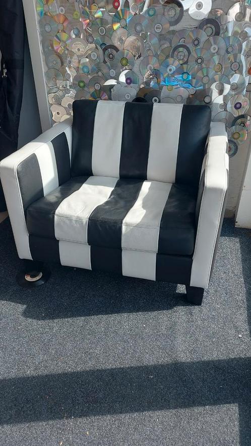Lederen Loveseat Zwart-Wit, Huis en Inrichting, Fauteuils, Gebruikt, Leer, 75 tot 100 cm, 75 tot 100 cm, Ophalen