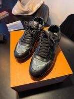 Louis Vuitton Run Away Sneakers Maat 40 (valt als 41), Ophalen of Verzenden, Zo goed als nieuw, Zwart, Sneakers of Gympen