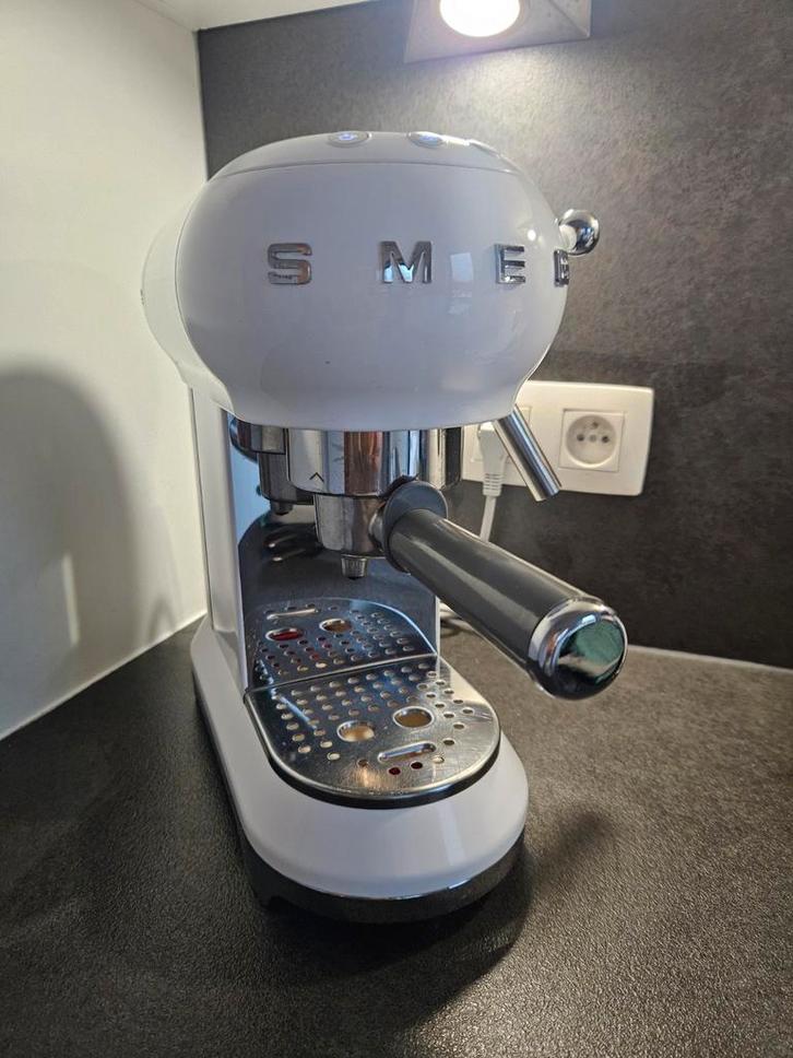 Smeg Espresso Apparaat - Zo Goed Als Nieuw!, Witgoed en Apparatuur, Koffiezetapparaten, Zo goed als nieuw, Gemalen koffie, Koffiepads en cups