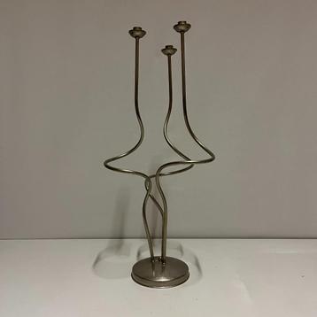 Grote metalen design kandelaar door Jozé ten Have jaren 90 beschikbaar voor biedingen