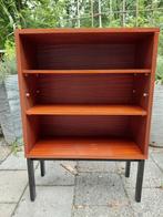 Vintage Kastje met Metalen Onderstel, Antiek en Kunst, Ophalen
