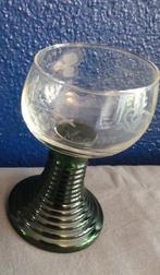 Wijnglas Roemer met zware groene voet en gravure: MAARTEN, Ophalen of Verzenden