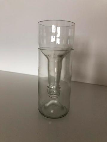 Fles vaas beschikbaar voor biedingen