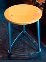 Vintage kruk jaren 60 TH eindhoven, Huis en Inrichting, Krukjes, Ophalen of Verzenden, Zo goed als nieuw, Hout