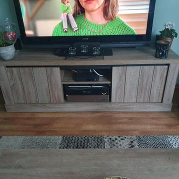 Televisiekast  beschikbaar voor biedingen