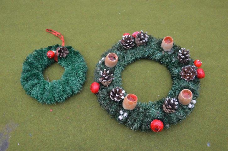 Oude kerstkransen uit de jaren 60 met paddenstoeltjes Ø 25cm, Diversen, Kerst, Gebruikt, Ophalen of Verzenden
