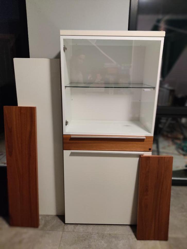 Salontafel en vitrinekast Hulsta now! Notenhout met wit, Antiek en Kunst, Antiek | Meubels | Stoelen en Banken, Ophalen